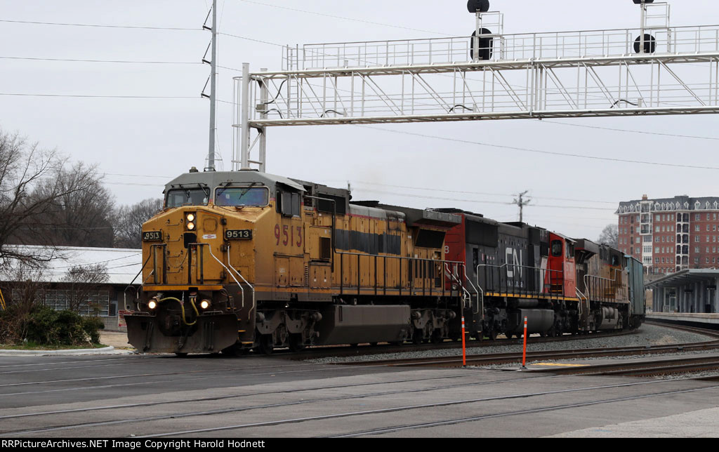 GECX 9513 leads train 6W4 across Cabarrus Street 